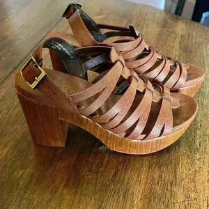 White Mountain Alliance Burnished Dark Tan Strap Stacked Heel Slingback Size 7